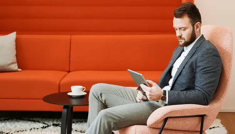 Blog: 9 Fields of Digitalization Employee using a tablet as part of digital workflows