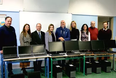 Digitalisation in schools Group photo with several laptops