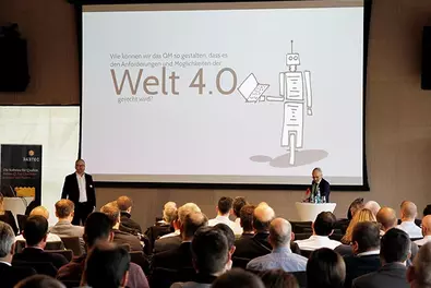 Q.Event South at the Öschberghof Donaueschingen Many people listening to the event's presentation