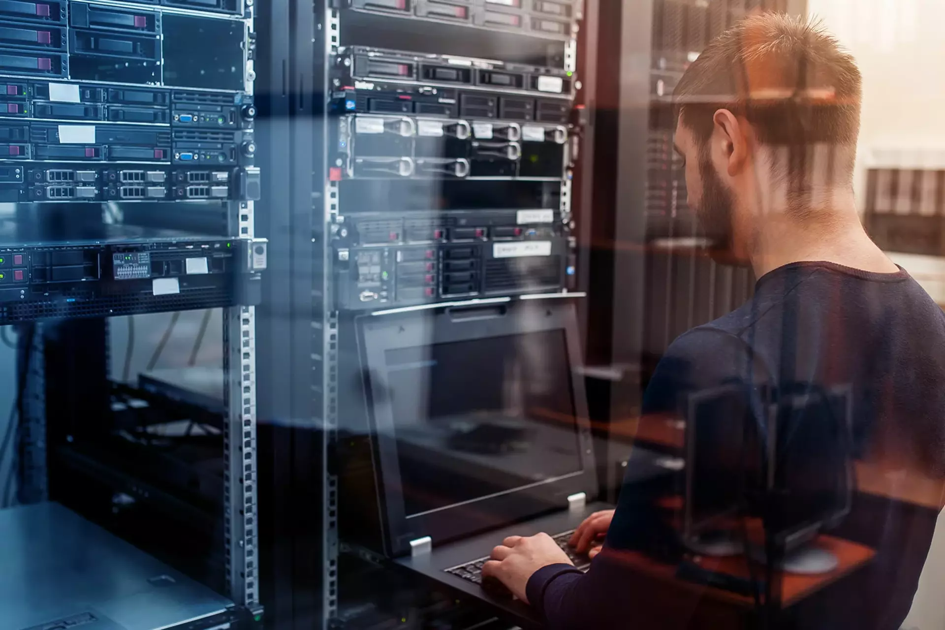 Interaction of all IT systems Employee standing in front of server rack
