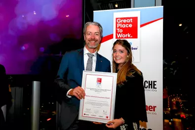 Babtec Managing Director Michael Flunkert and HR Manager Alina Ziehn at the Great Place to Work award ceremony Babtec Managing Director Michael Flunkert and HR Manager Alina Ziehn at the Great Place to Work award ceremony