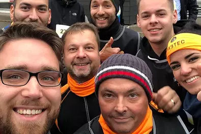 Running through the autumn Group selfie of Babtec employees at the 14th WING half marathon
