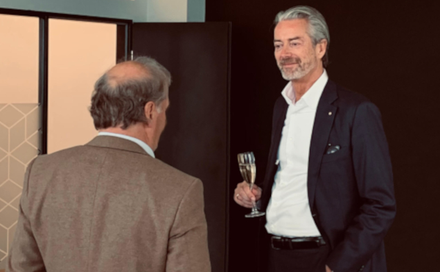 Michael Flunkert in conversation with a guest